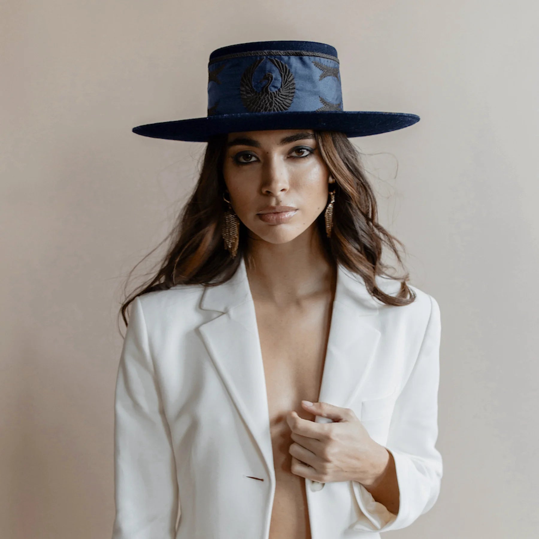 EUGENIA IN MARINEBLAU