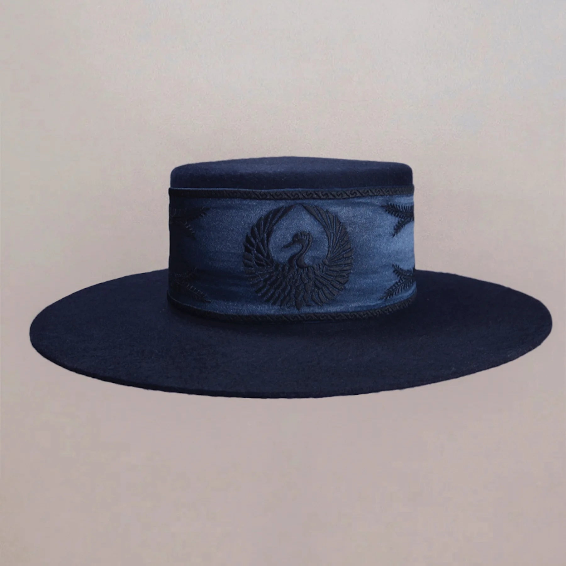 EUGENIA IN MARINEBLAU