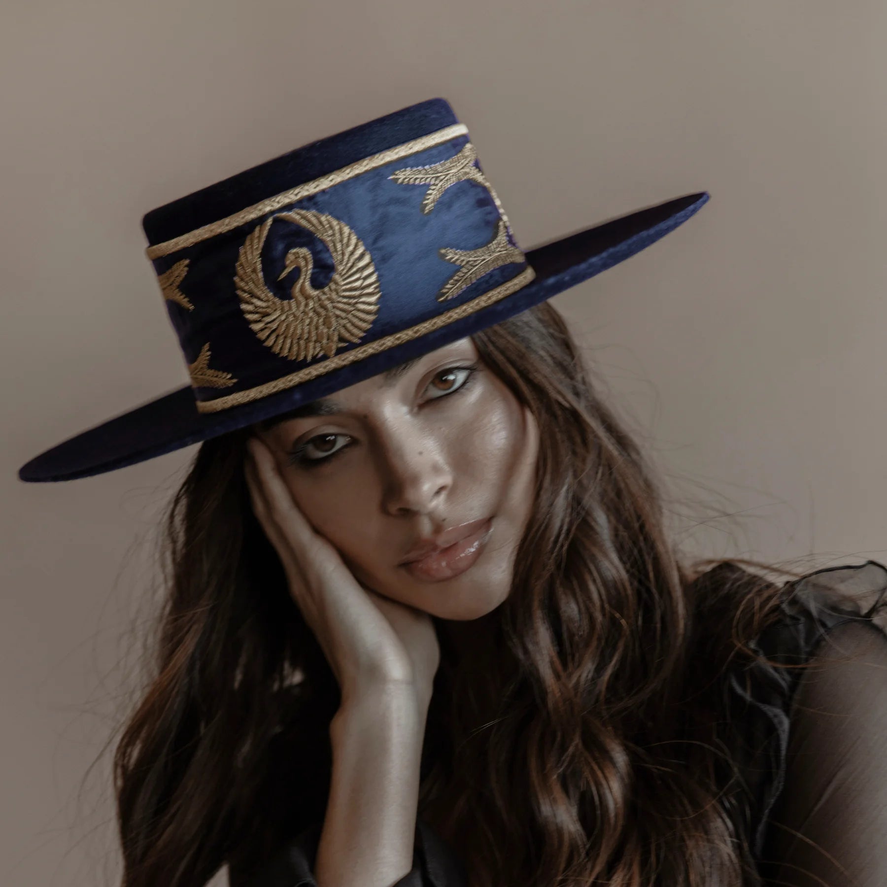 EUGENIA IN MARINEBLAU